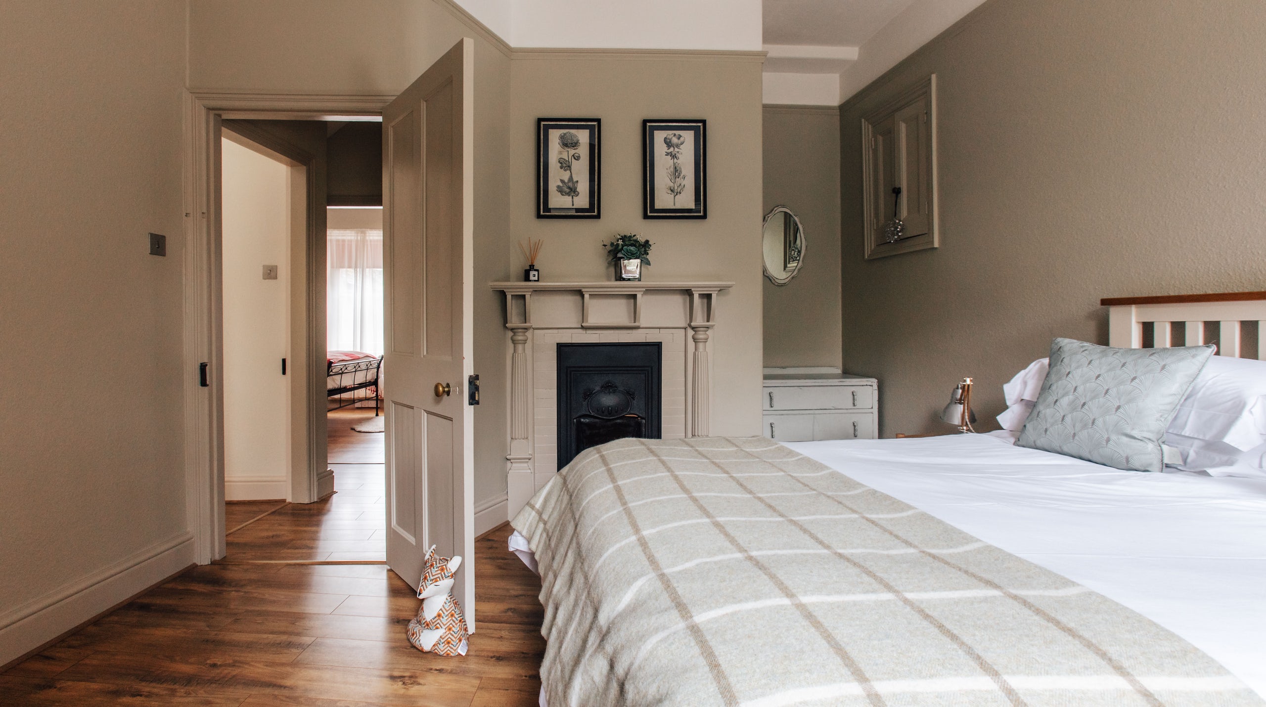 Search and Stay, undefined in undefined. Gallery position 4