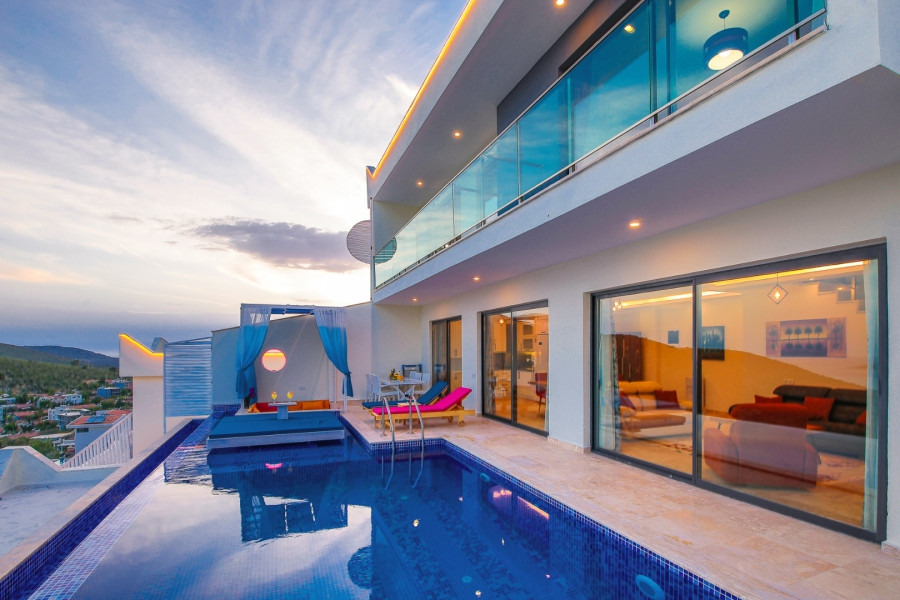 Search and Stay, undefined in undefined. Gallery position 1