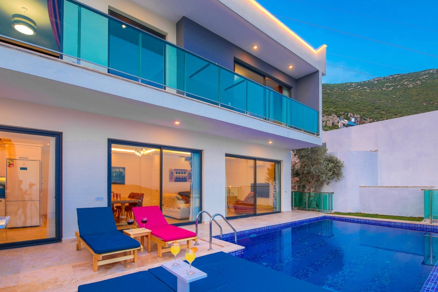 Search and Stay, undefined in undefined. Gallery position 3