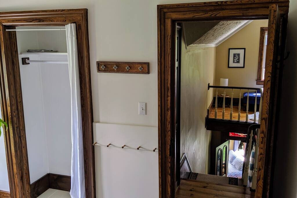 Search and Stay, undefined in undefined. Gallery position 4