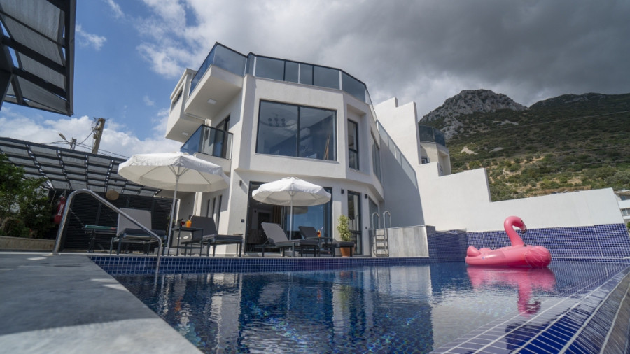 Search and Stay, undefined in undefined. Gallery position 1