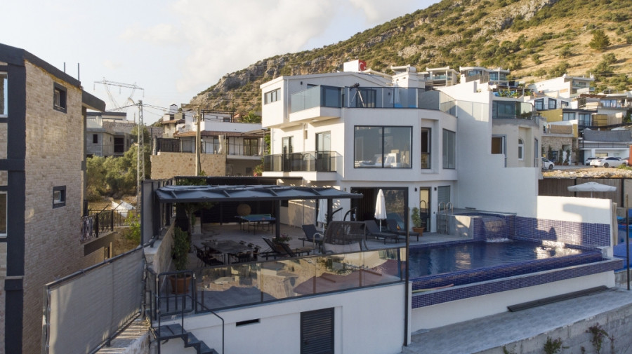 Search and Stay, undefined in undefined. Gallery position 2