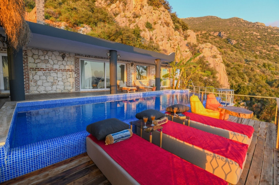 Search and Stay destination carousel image position 0