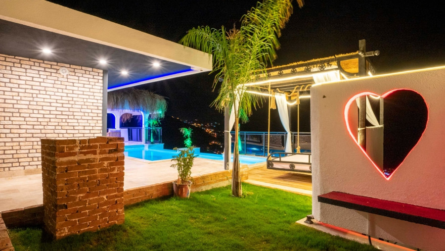 Search and Stay, undefined in undefined. Gallery position 3