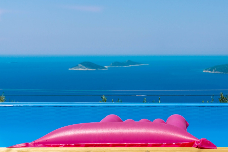 Search and Stay destination carousel image position 0