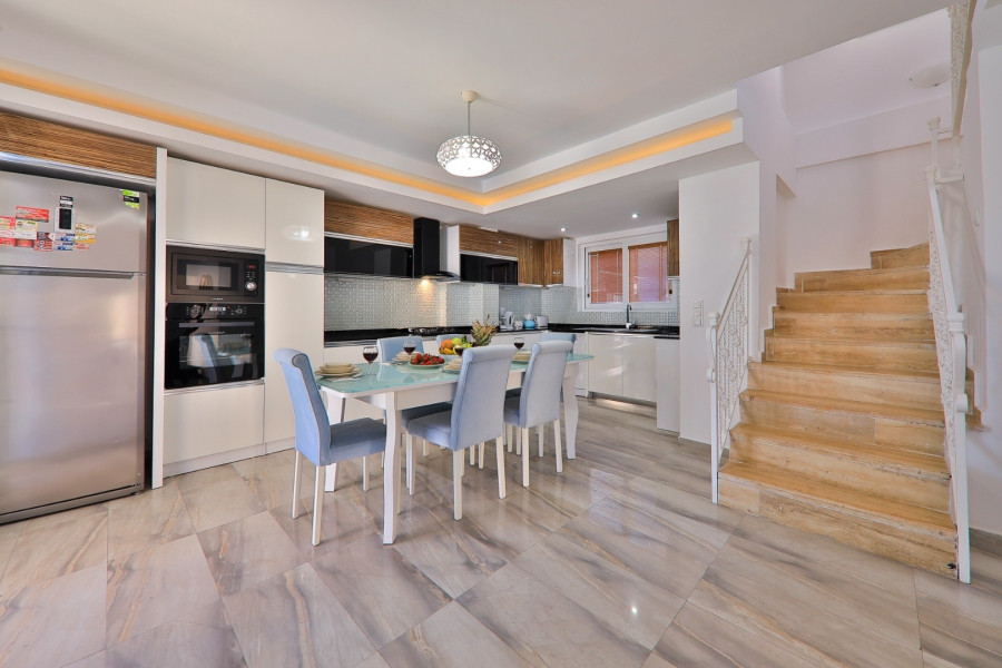 Search and Stay, undefined in undefined. Gallery position 4