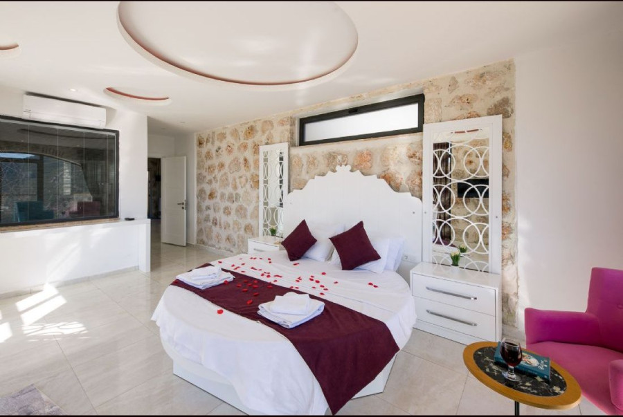 Search and Stay, undefined in undefined. Gallery position 4