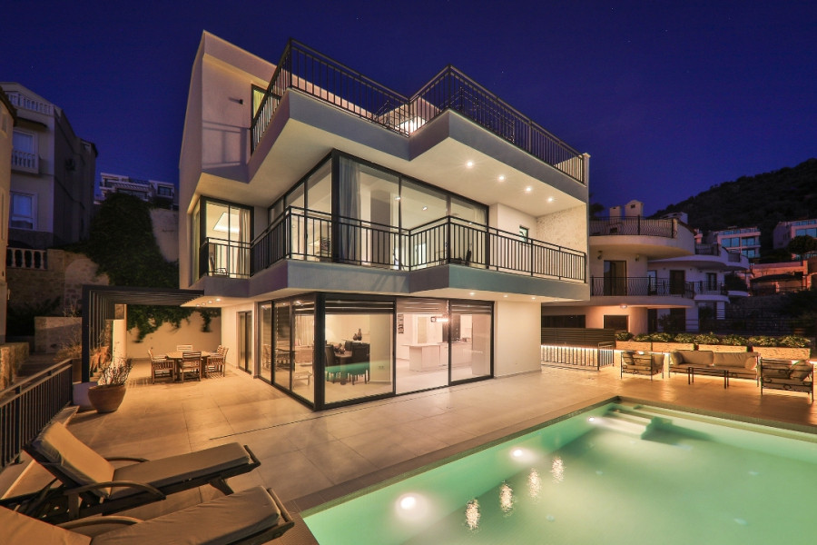 Search and Stay, undefined in undefined. Gallery position 0