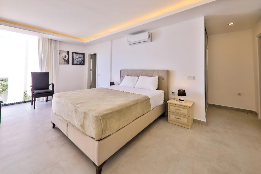 Search and Stay, undefined in undefined. Gallery position 4