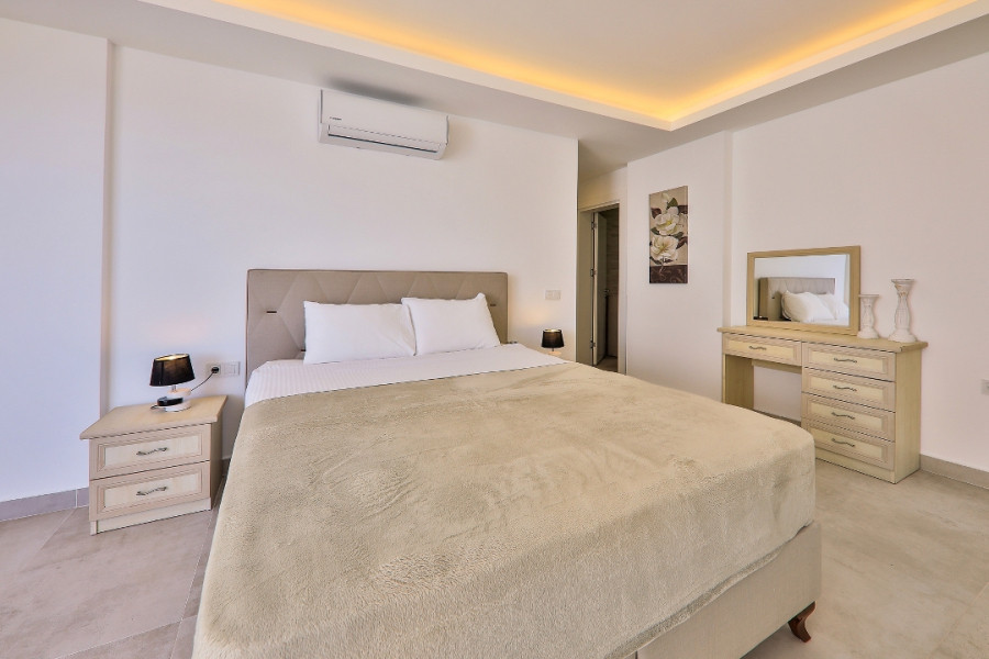 Search and Stay, undefined in undefined. Gallery position 3