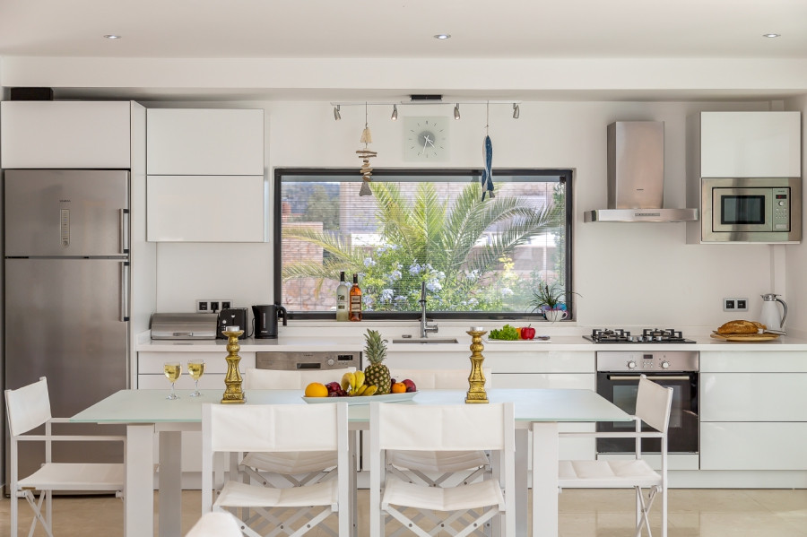 Search and Stay, undefined in undefined. Gallery position 1