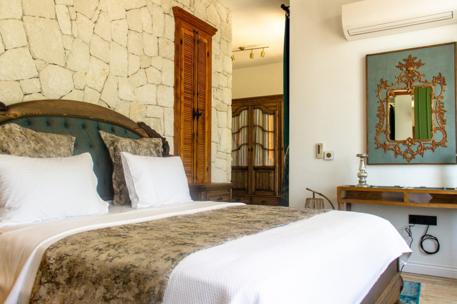 Search and Stay, undefined in undefined. Gallery position 4