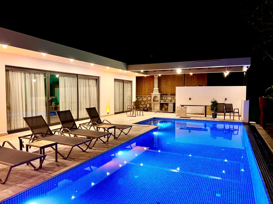 Search and Stay destination carousel image position 0