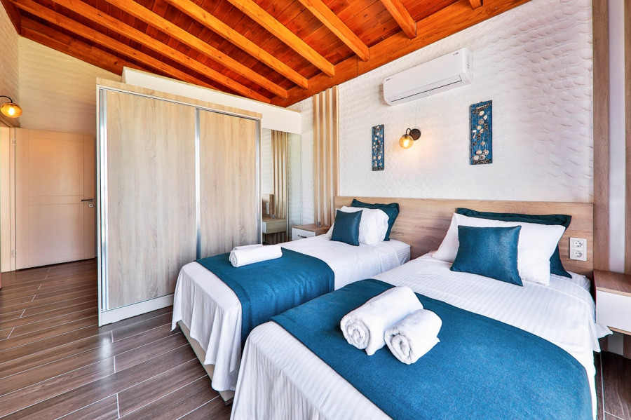 Search and Stay, undefined in undefined. Gallery position 3