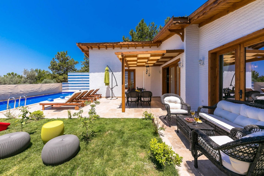 Search and Stay, undefined in undefined. Gallery position 1