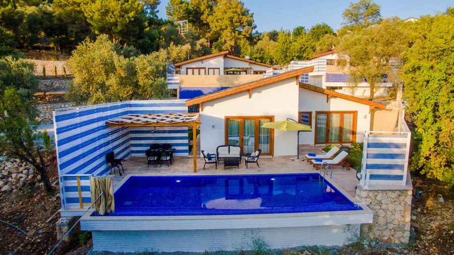 Search and Stay destination carousel image position 0