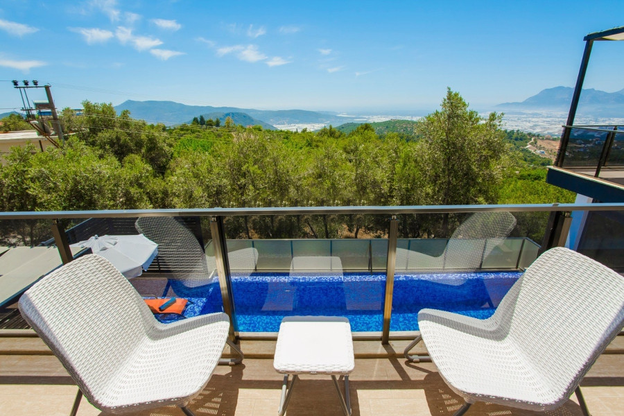 Search and Stay, undefined in undefined. Gallery position 4