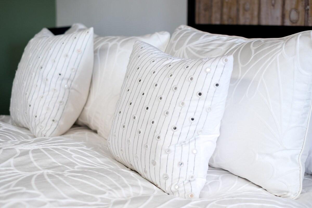 Search and Stay, undefined in undefined. Gallery position 3