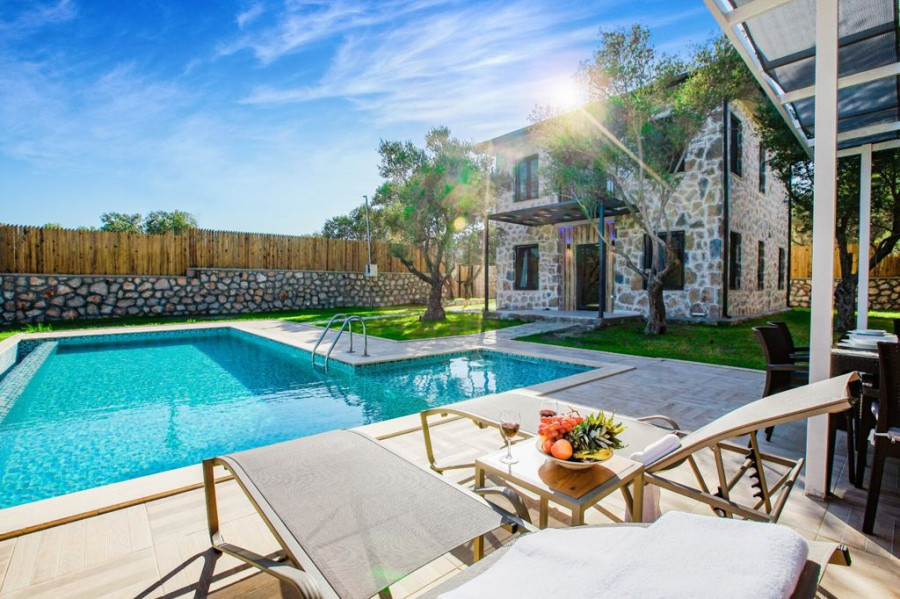 Search and Stay destination carousel image position 0