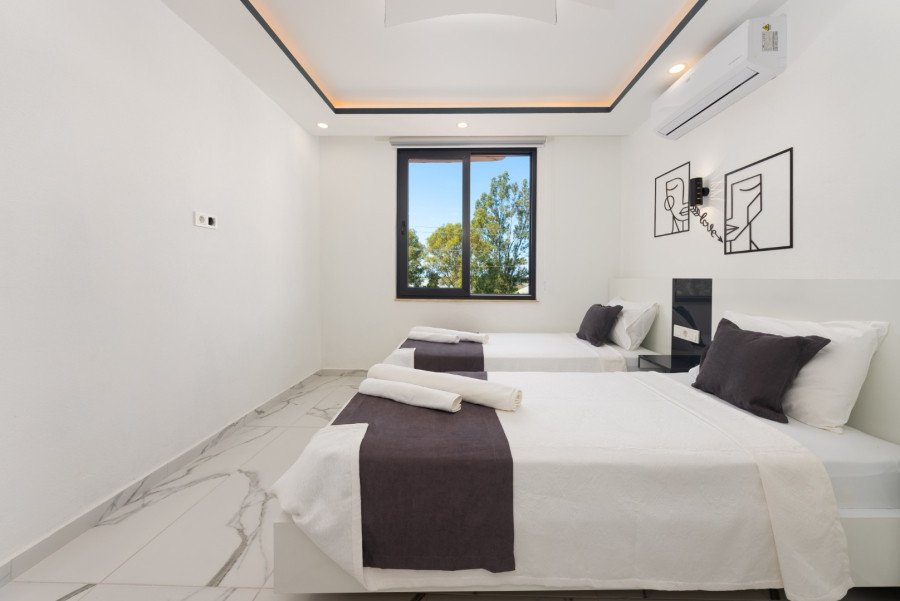 Search and Stay, undefined in undefined. Gallery position 4