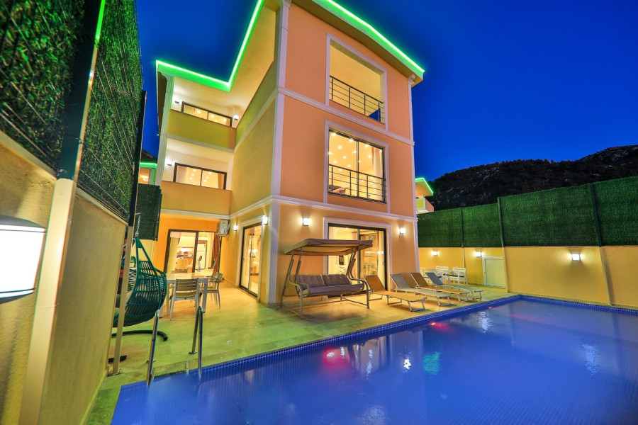 Search and Stay destination carousel image position 0