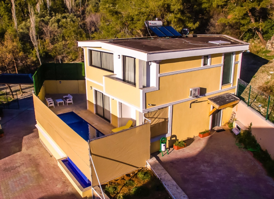 Search and Stay, undefined in undefined. Gallery position 4