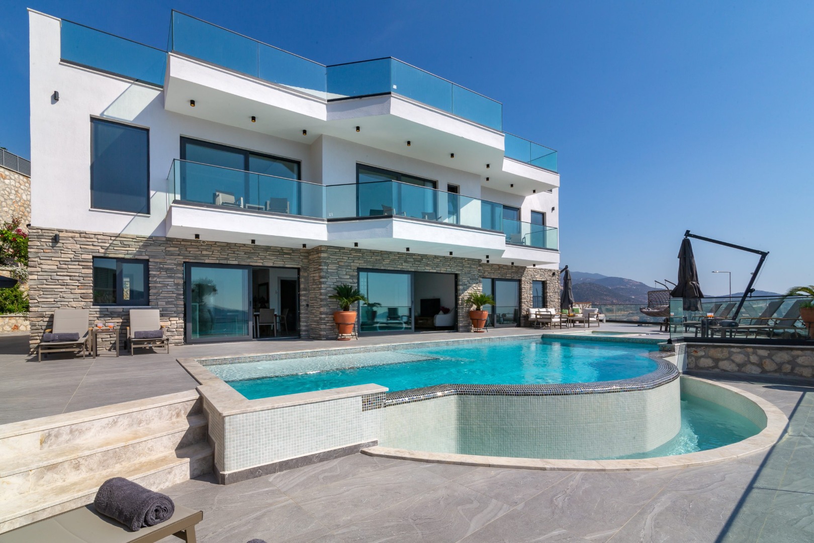 Search and Stay, undefined in undefined. Gallery position 0