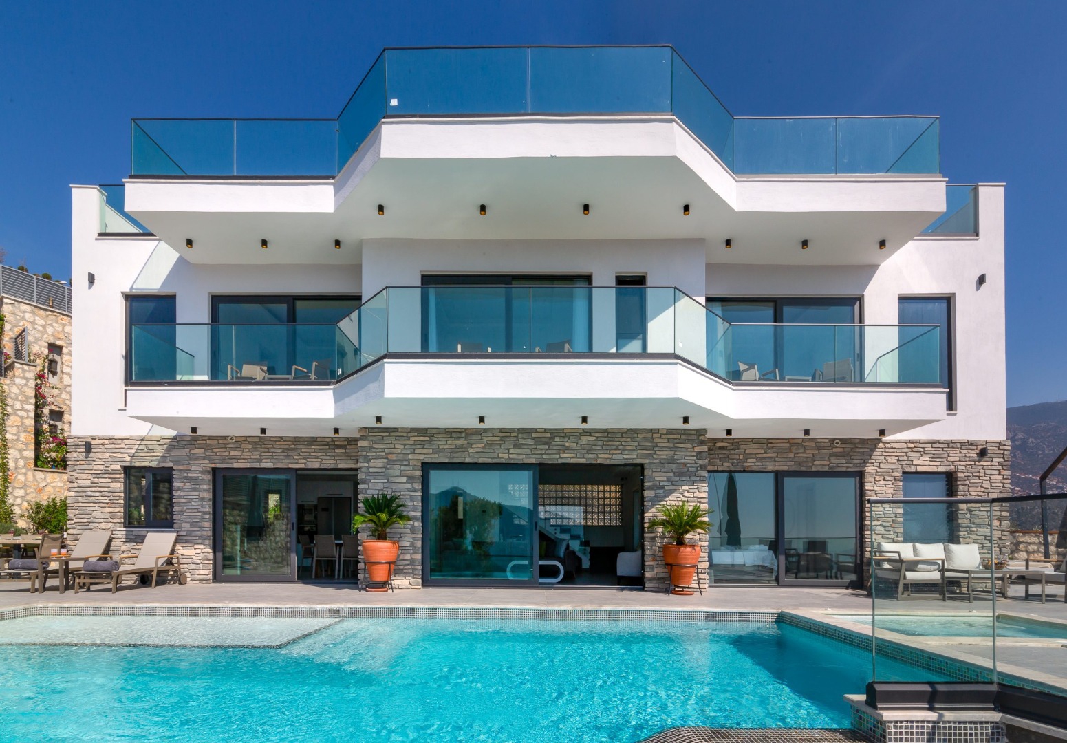 Search and Stay, undefined in undefined. Gallery position 1