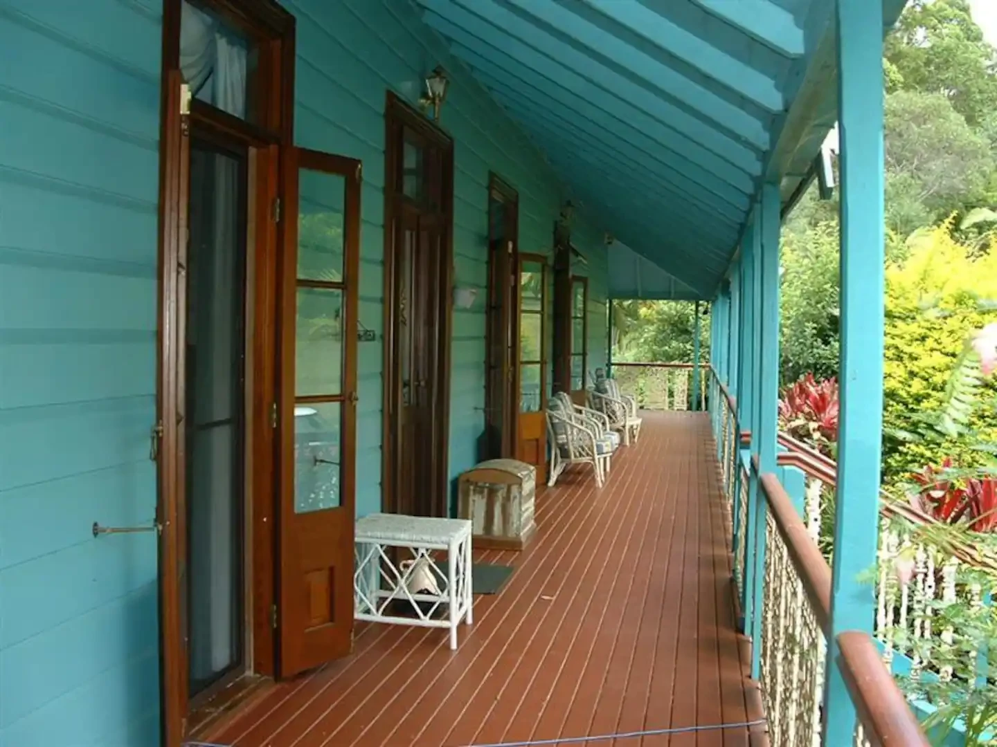 Search and Stay destination carousel image position 22