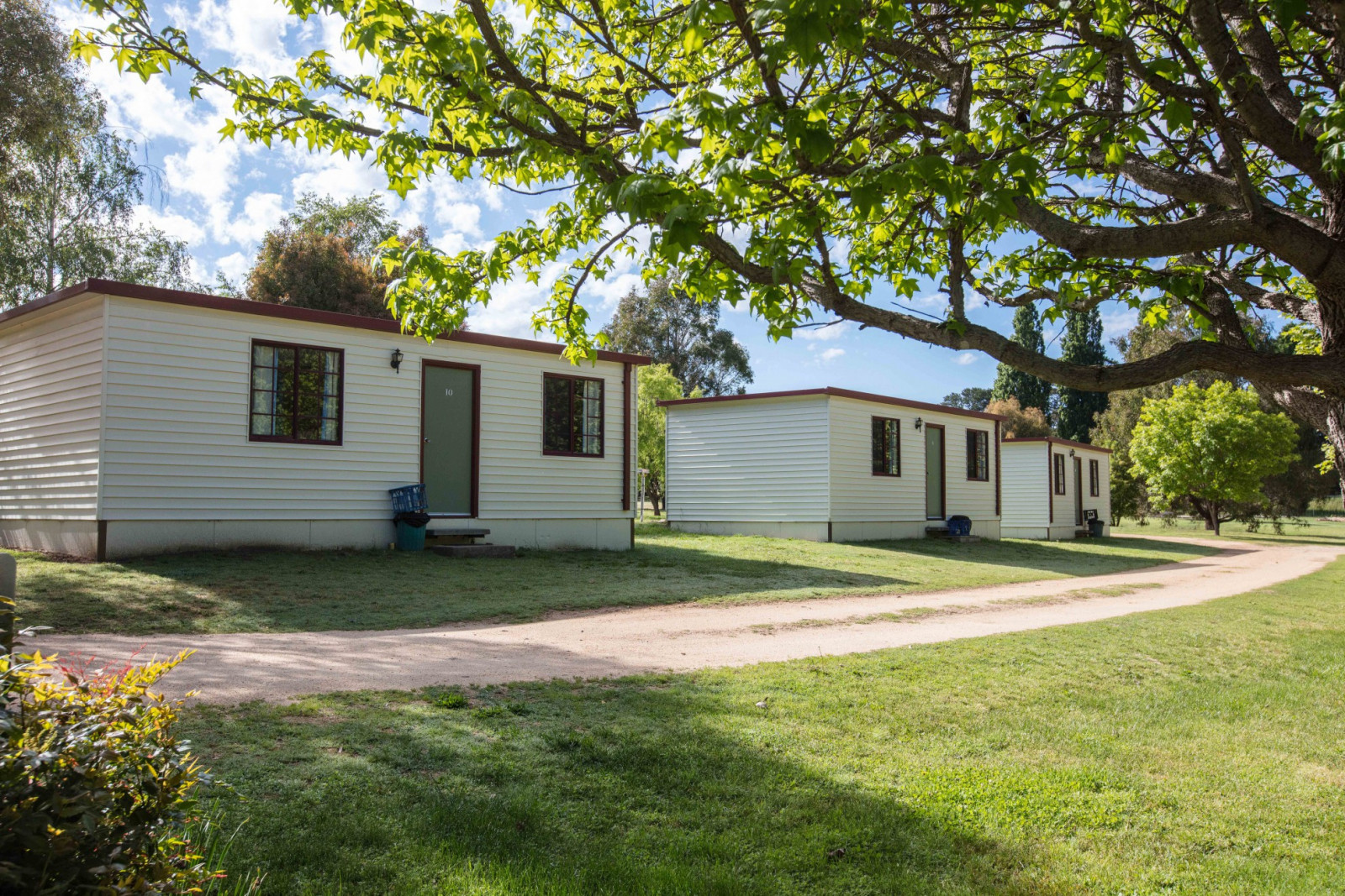 Search and Stay destination carousel image position 7