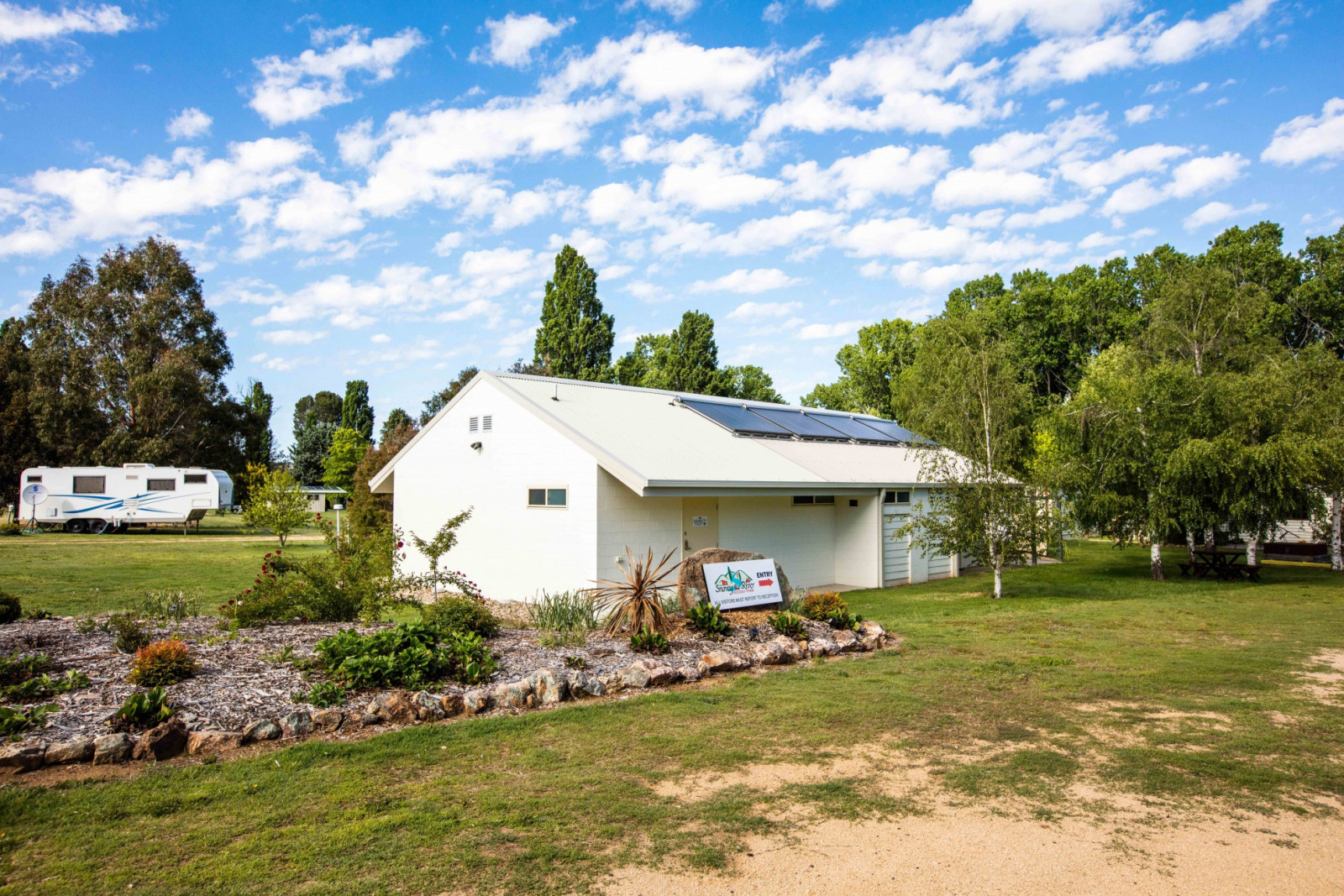 Search and Stay destination carousel image position 9