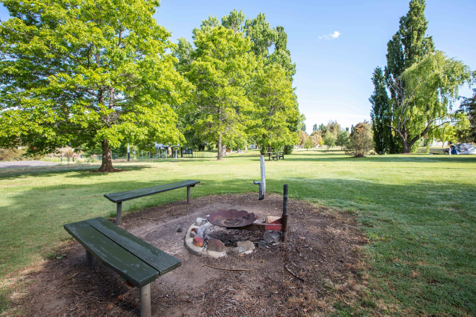 Search and Stay destination carousel image position 17