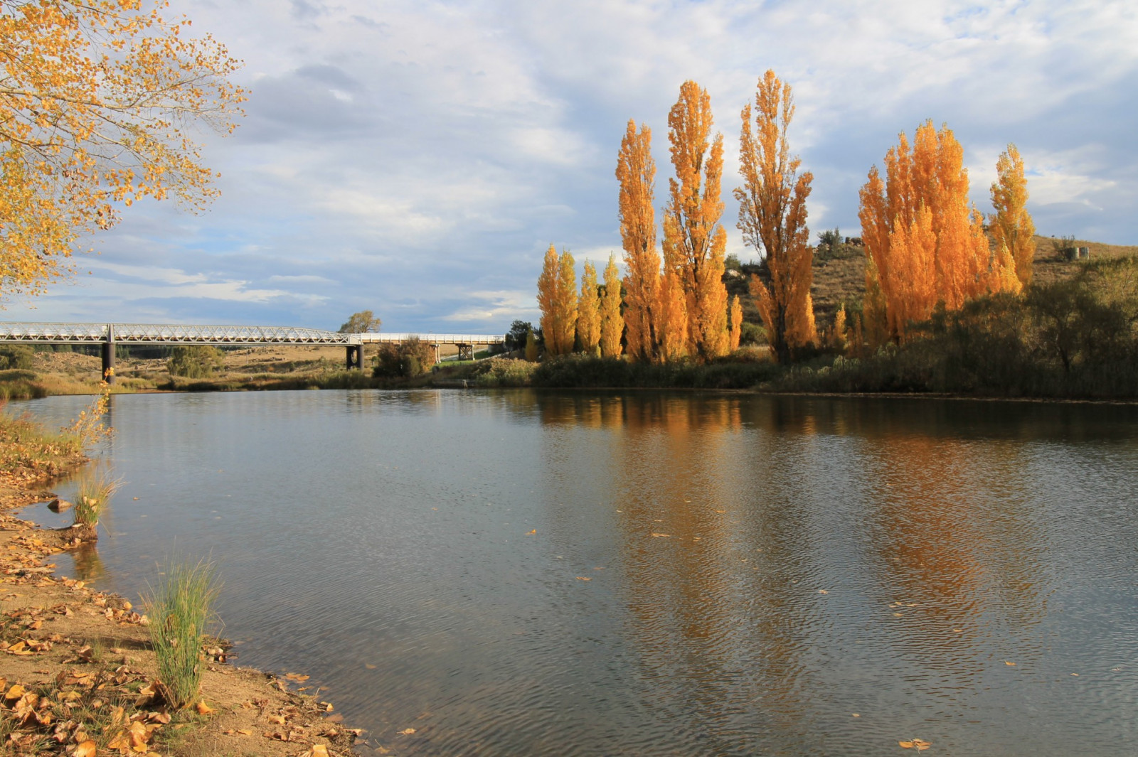 Search and Stay destination carousel image position 18