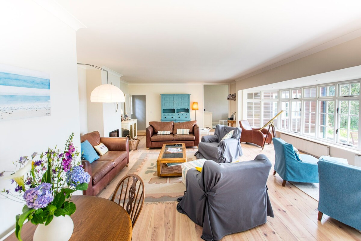 Search and Stay, undefined in undefined. Gallery position 0