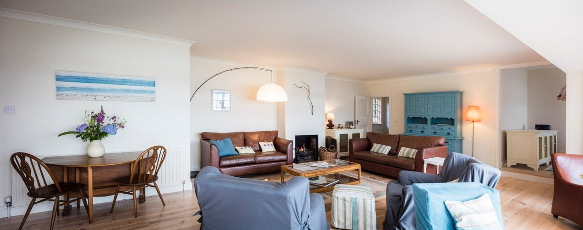 Search and Stay, undefined in undefined. Gallery position 1