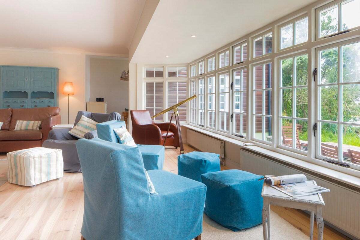 Search and Stay, undefined in undefined. Gallery position 3