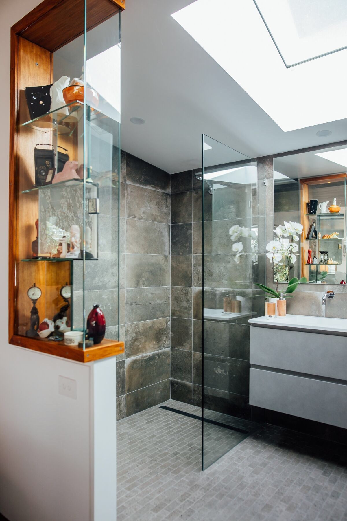 Search and Stay, undefined in undefined. Gallery position 1