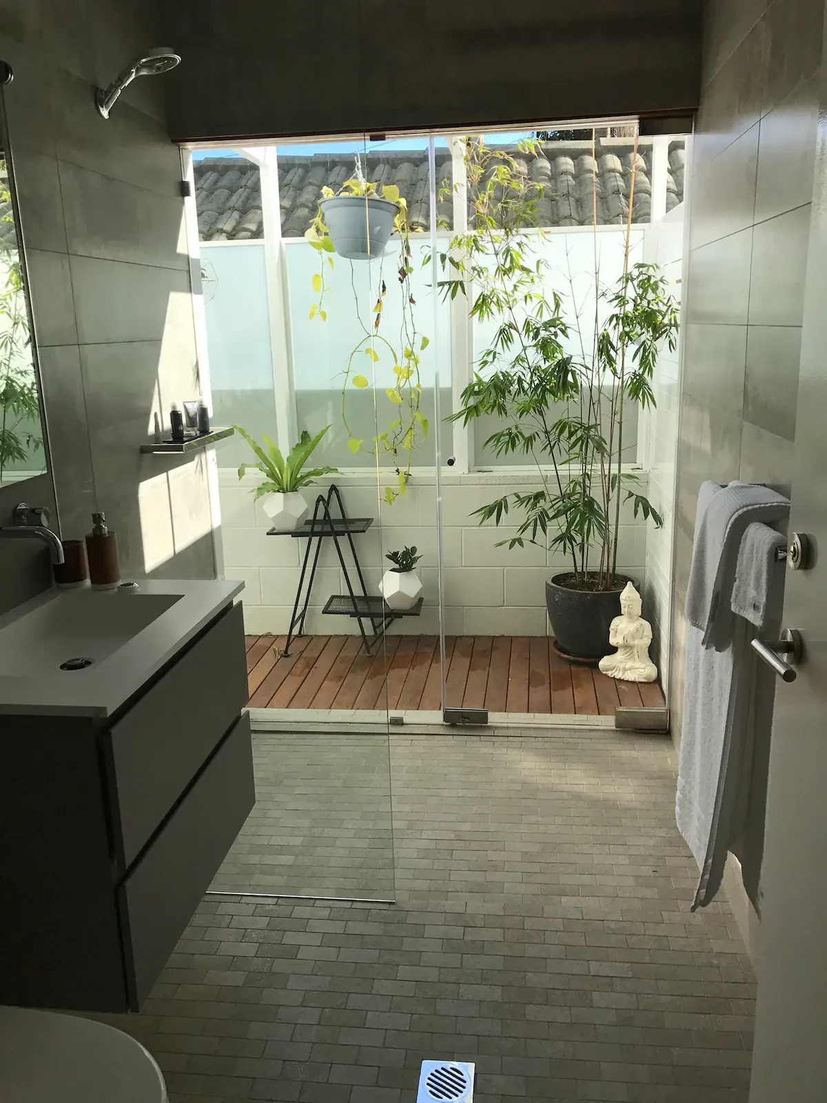 Search and Stay, undefined in undefined. Gallery position 1