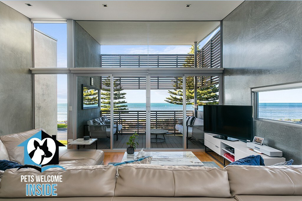 Search and Stay, undefined in undefined. Gallery position 1