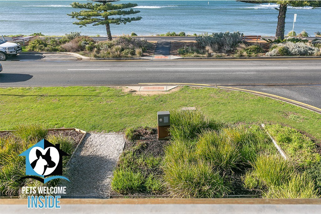 Search and Stay destination carousel image position 17