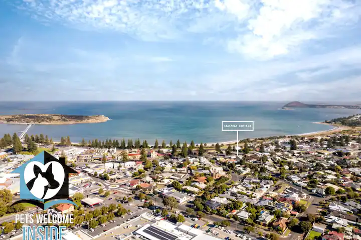 Search and Stay destination carousel image position 21