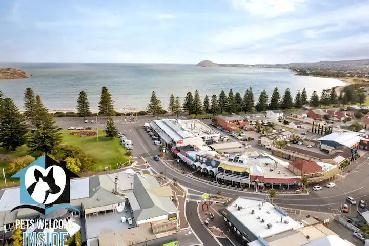 Search and Stay destination carousel image position 23