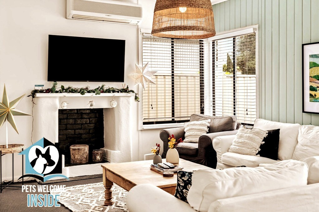 Search and Stay, undefined in undefined. Gallery position 1