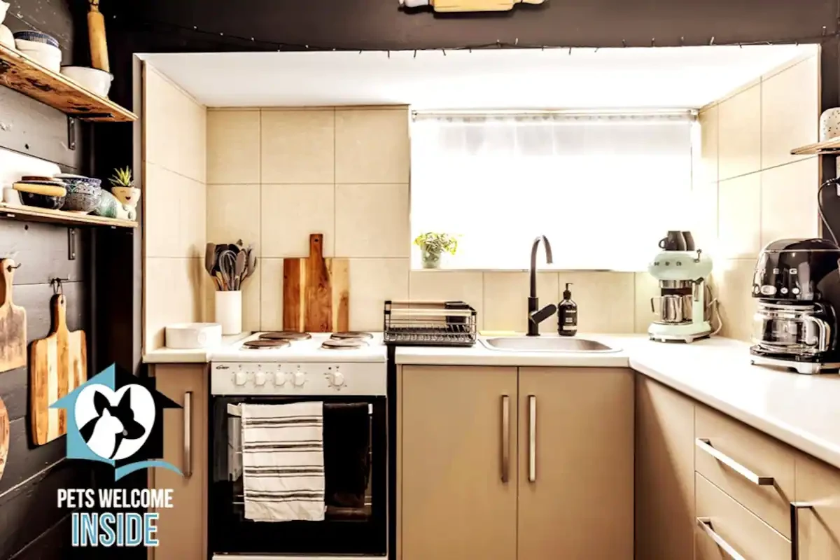 Search and Stay, undefined in undefined. Gallery position 4