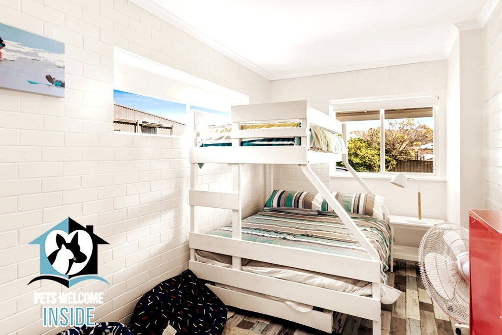 Search and Stay destination carousel image position 8