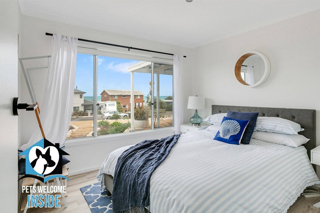 Search and Stay destination carousel image position 16