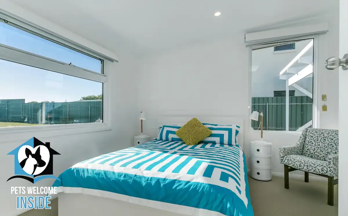 Search and Stay destination carousel image position 6