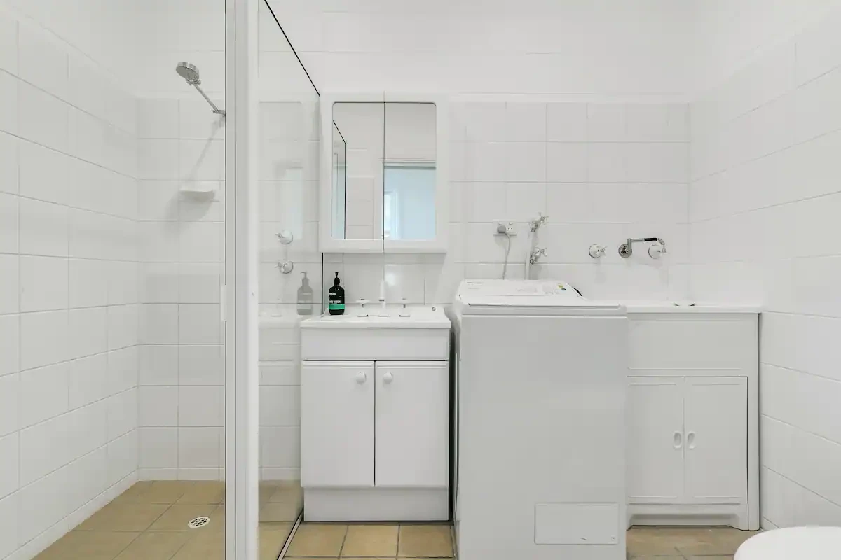 Search and Stay destination carousel image position 9