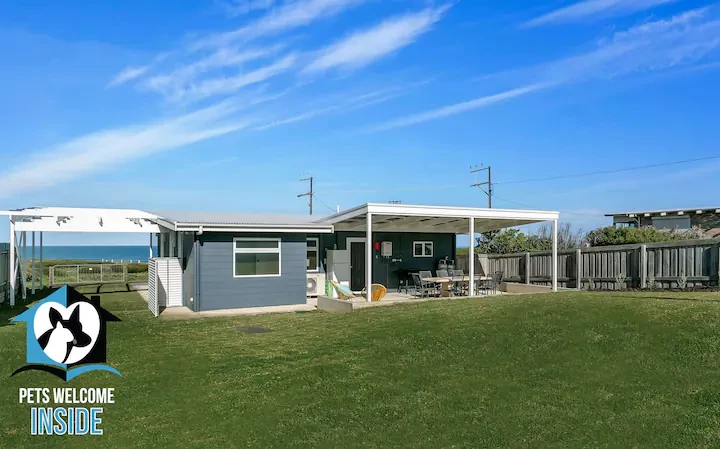 Search and Stay destination carousel image position 11