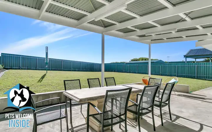 Search and Stay destination carousel image position 12